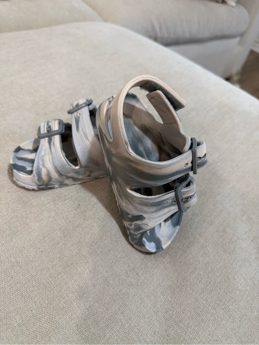 Children's Marble-Print Gray & White Sandals